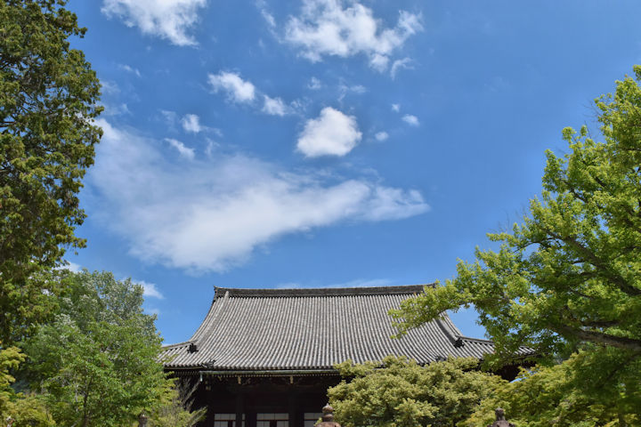 真夏のような空