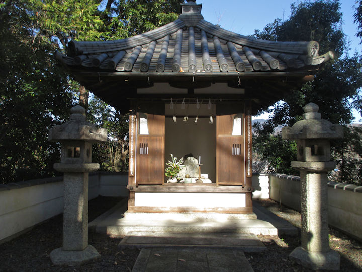 戒算上人の廟所